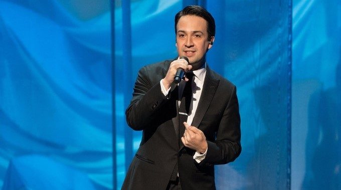 Imagen facilitada por la Academia de Artes y Ciencias Cinematográficas de Lin-Manuel Miranda, en la 89 edición de los Oscar de Hollywood. EFE