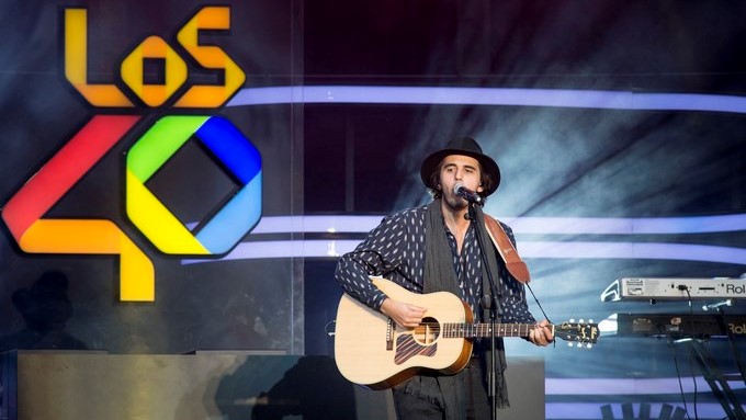 El cantante del grupo colombiano Morat, durante una actuación. EFEArchivo