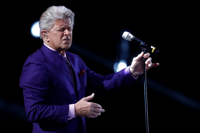 El cantante estadounidense Peter Cetera se presenta en la cuarta noche de la 58 versión del Festival internacional de la canción de Viña del Mar. EFE