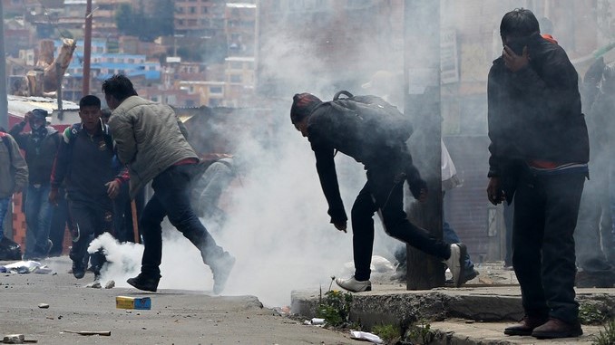 NUEVOS ENFRENTAMIENTOS ENTRE COCALEROS Y POLICÍAS EN EL CENTRO DE LA PAZ