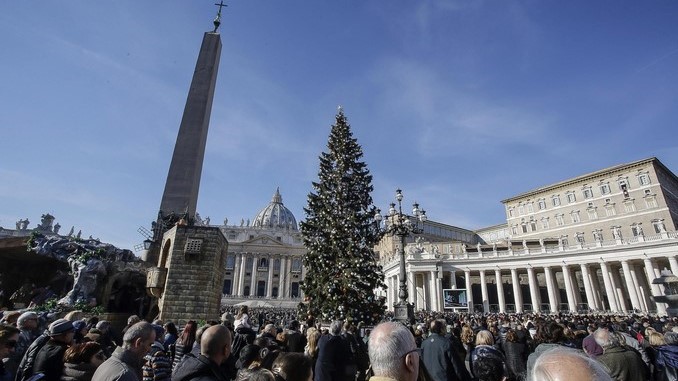 Autoridades interrumpen orgía con drogas en apartamento de un sacerdote