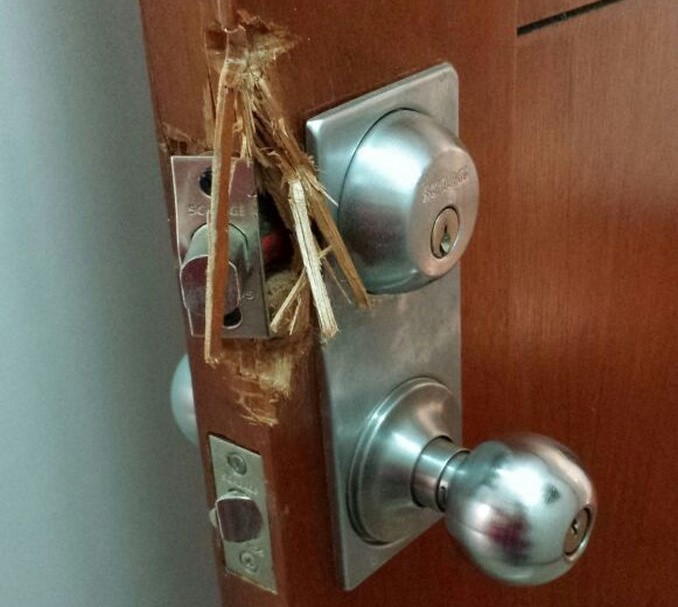 FOTOS: En Envigado cayó una banda de apartamenteros 4 Apartamenteros capturados en Envigado.