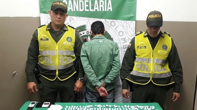 A presunto 'jíbaro' le incautaron droga y lo capturaron en el centro de Medellín 1 Capturado con droga en el centro.