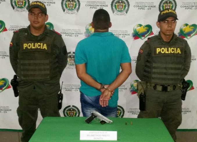 En Apartadó capturaron a un hombre que transportaba una pistola en una moto 3 Capturado en Apartadó.