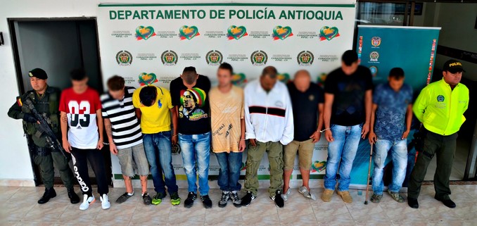VIDEO Y FOTOS: La Policía asestó duró golpe al 'Clan del Golfo' en el Occidente antioqueño 8 Capturados del Clan del Golfo.