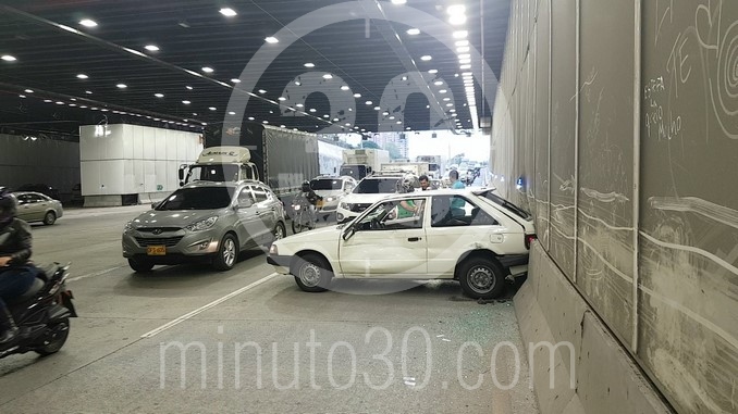 Choque en el soterrado de parques del río.