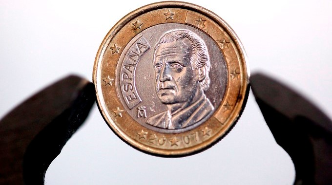 Un moneda de un euro acuñada en España, en Colonia (Alemania). EFE/Archivo