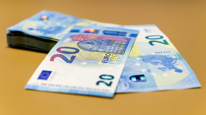 Vista de unos billetes de 20 euros. EFE/Archivo