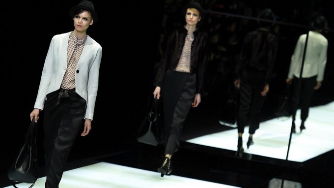Giorgio Armani se renueva y sorprende en Milán con su pantalón-falda