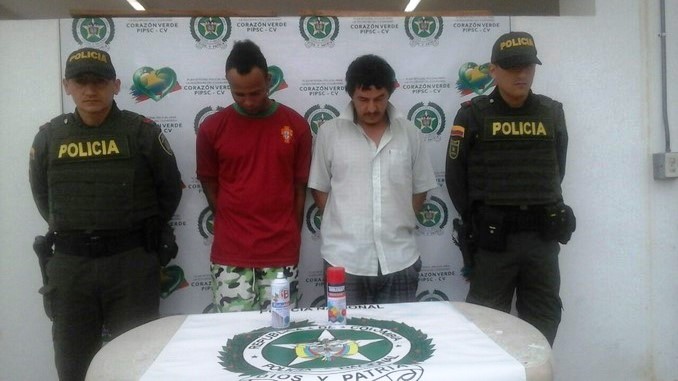 FOTOS: Capturan a dos hombres en Valparaíso por pintar grafitis alusivos al 'Clan del Golfo' 2 Capturan a dos hombres en Valparaíso por pintar grafitis alusivos al 'Clan del Golfo'