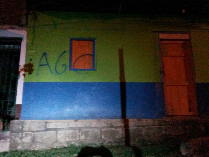 FOTOS: Capturan a dos hombres en Valparaíso por pintar grafitis alusivos al 'Clan del Golfo' 11 Capturan a dos hombres en Valparaíso por pintar grafitis alusivos al 'Clan del Golfo'