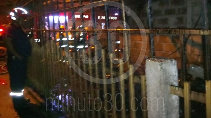 Incendio en Parqueadero de Bello.