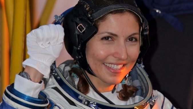 La miembro del siguiente equipo de la Estación Espacial Internacional, la estadounidense Anousheh Ansari. EFE/Archivo