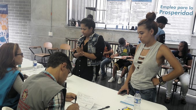 En la Comuna 13 se desarrolló una jornada para cubrir 1.143 empleos