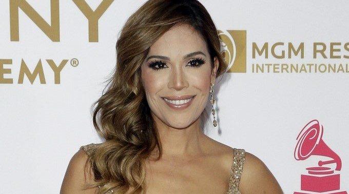 A los presentadores actuales del programa, Karla Martínez (imagen) y Alan Tacher, se sumaron en un programa de cinco horas Giselle Blondet, Fernando Arau, Rafael José Díaz, Neida Sandoval, Ana María Canseco y Raúl González. EFEArchivo