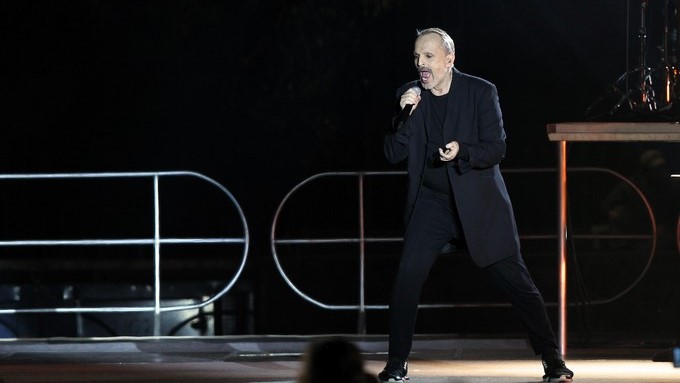 Miguel Bosé confirma a Medellín en su gira “Estaré”