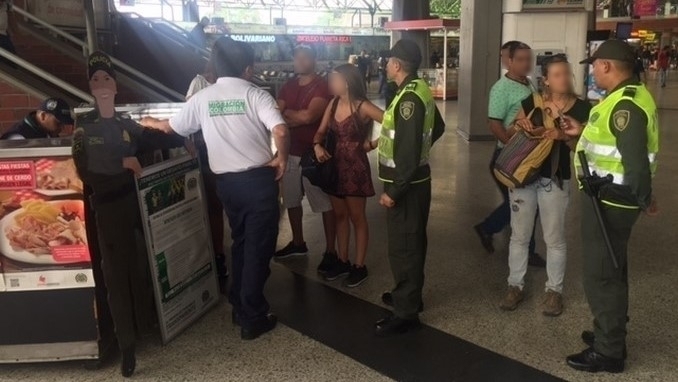 La Policía encontró cuatro inmigrantes ilegales en las terminales de transporte 4 Operativo en terminales. Migrantes ilegales.