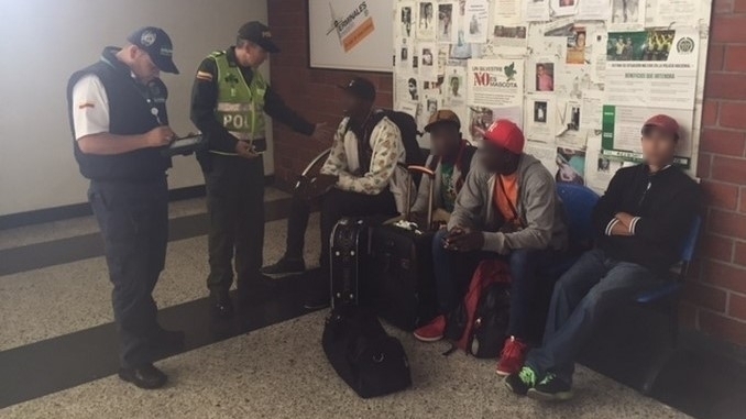 La Policía encontró cuatro inmigrantes ilegales en las terminales de transporte 5 Operativo en terminales. Migrantes ilegales.