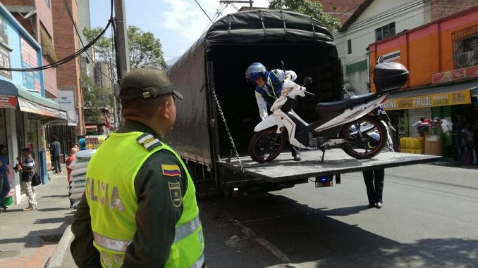 Operativos de control a motos y transporte informal.