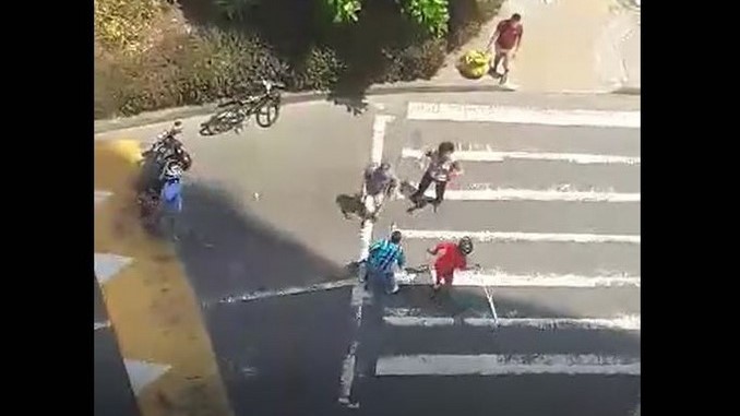 Pelea en el centro de Medellín.