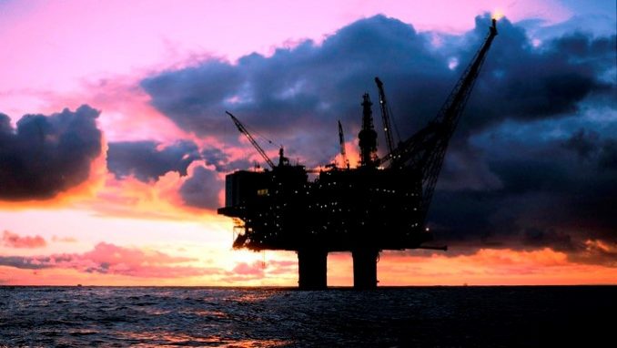 Fotografía de archivo que muestra la plataforma petrolífera Statfjord A en el Mar del Norte. EFE/Archivo