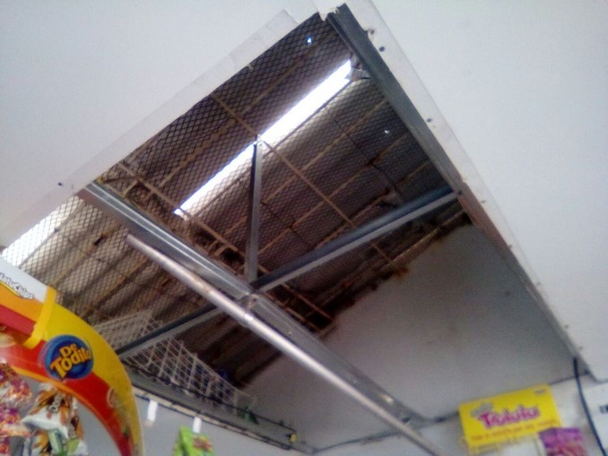 Denuncian continuos robos en tienda de institución educativa de Barbosa