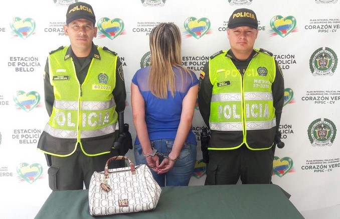 Capturada por robarse un bolso en un centro comercial de Bello 2 Se robó un bolso en Bello.