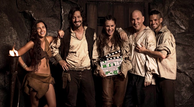 De Izq. a Der. María Gabriela de Faría, Benjamín Vicuña, Marcela Mar, Andrés Parra y Ricardo Abarca en el inicio de grabaciones de Sitiados - Segunda Temporada en FOX / Cortesía FOX