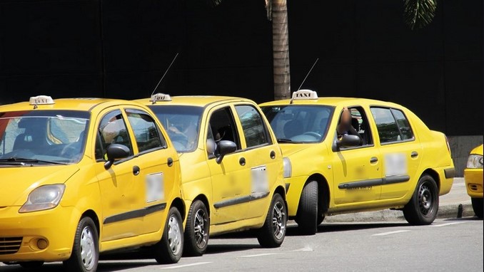 Taxista en Bogotá ocasionó accidente que dejó a dos policías heridos