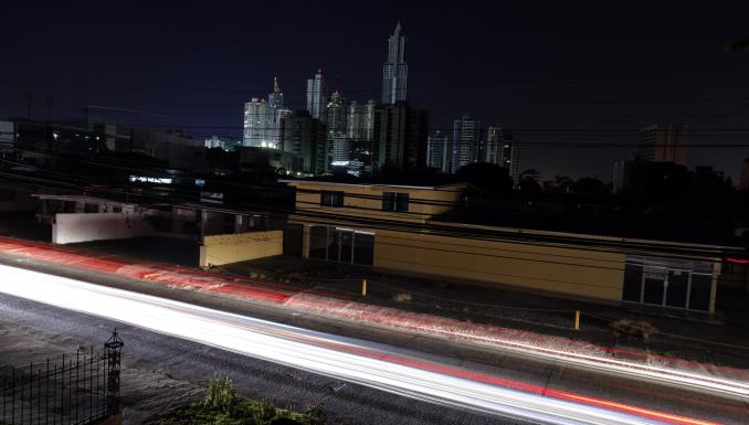 Fotografía de Ciudad de Panamá durante un apagón el viernes 17 de marzo