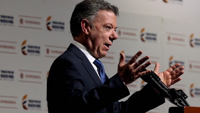 Santos expresa su “seria preocupación” por la militarización de la sociedad venezolana