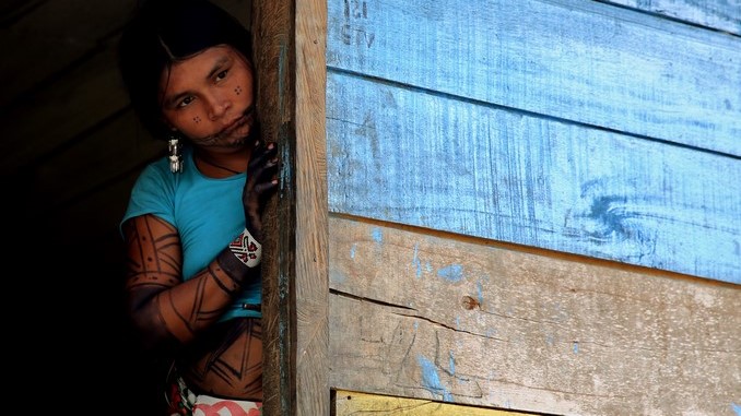 EMBERAS COLOMBIANOS PASAN DE TENERLO TODO A NADA POR LA VIOLENCIA