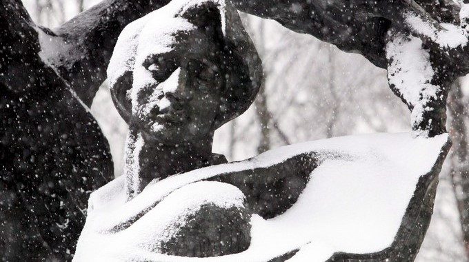 Estatua de Frederick Chopin ubicada en la plaza Lazienki, en el centro de Varsovia. EFEArchivo