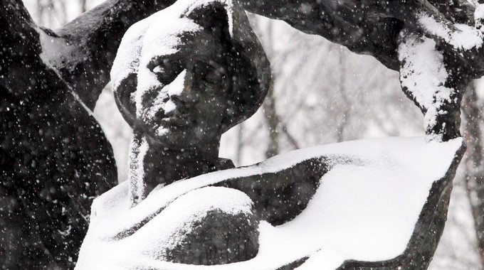 Estatua de Frederick Chopin ubicada en la plaza Lazienki, en el centro de Varsovia. EFEArchivo
