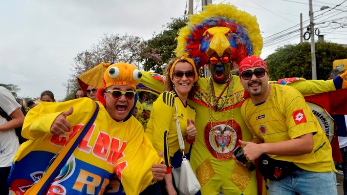 Así se vive la fiesta 'tricolor' en las afueras del Metropolitano 2 Hinchas Seleccion Colombia 2