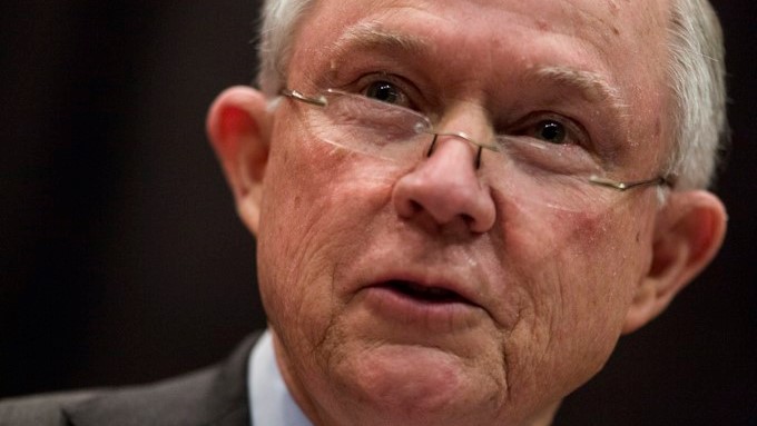 El fiscal general de EE.UU. y la comisaria europea hablan de cooperación penal