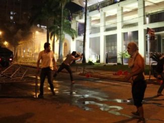 VIDEO: Aprueban reelección en Paraguay y manifestantes incendian el Congreso 1 Crecen choques frente al Congreso paraguayo entre Policía y manifestantes
