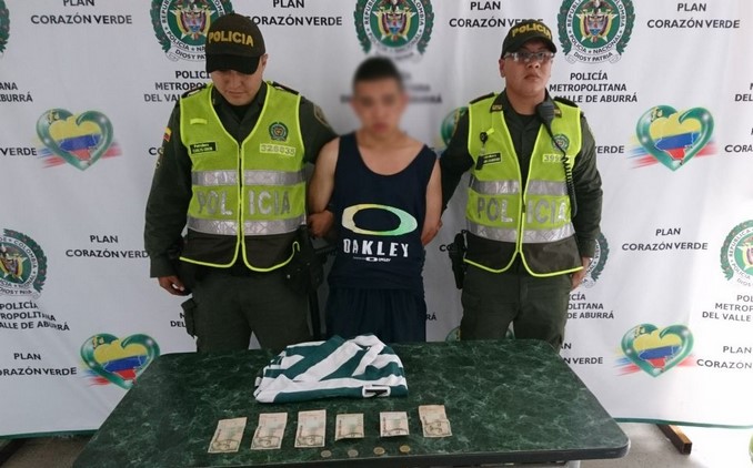 A 'Orejas' lo capturaron cuando cobraba una extorsión en Calatrava 2 Captura de alias 'Orejas'.