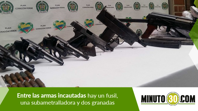 FOTOS Y VIDEO: En una casa de madera la Policía incautó armas y marihuana de la banda 'Pachelly' 1 Armas incautadas en Bello.