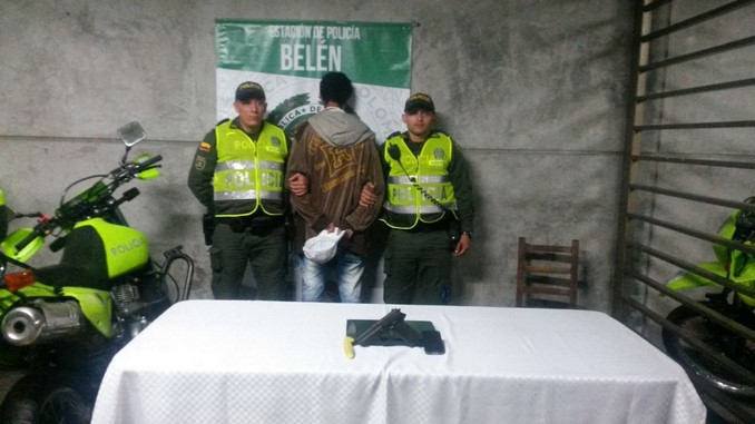 FOTOS: Cuatro capturados en Belén por microtráfico y porte ilegal de armas 3 capturado arma ilegal1