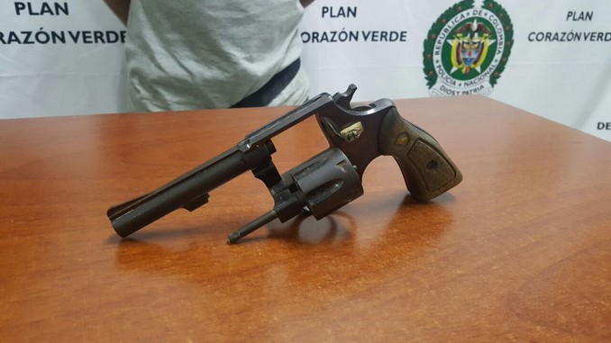 Revólver incautado en Itagüí.