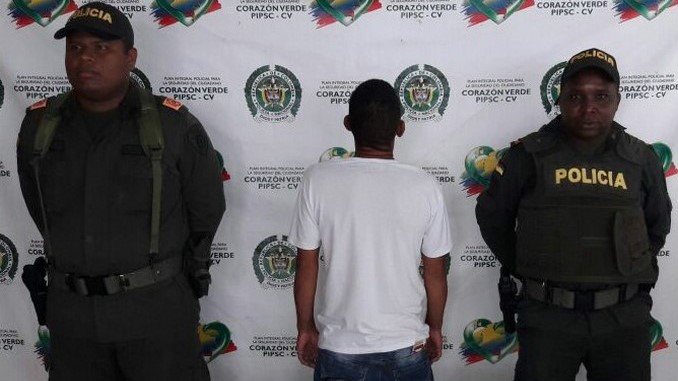 Capturado con un pantalón del Ejército.