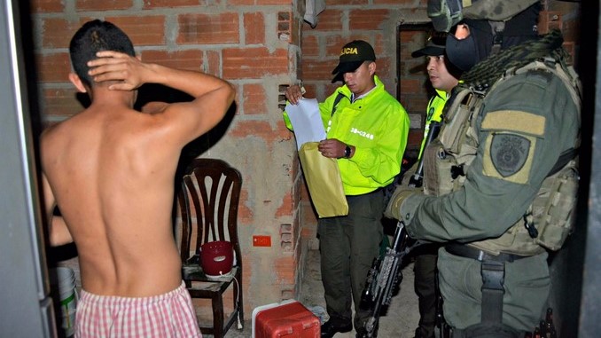 FOTOS Y AUDIO: Golpe a 'los Percherones'. La Policía arrestó a 41 presuntos integrantes de esta banda 6 Capturados presuntos integrantes de la banda 'los Percherones'.