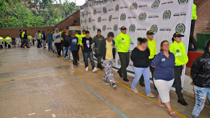 FOTOS Y AUDIO: Golpe a 'los Percherones'. La Policía arrestó a 41 presuntos integrantes de esta banda 9 Capturados presuntos integrantes de la banda 'los Percherones'.