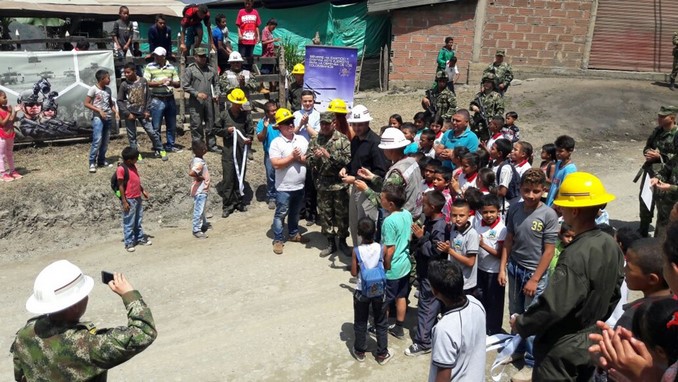 Ejército entregó carretera a la comunidad de Ituango