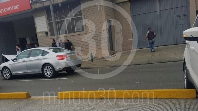 Choque en la calle 30 con la carrera 65.