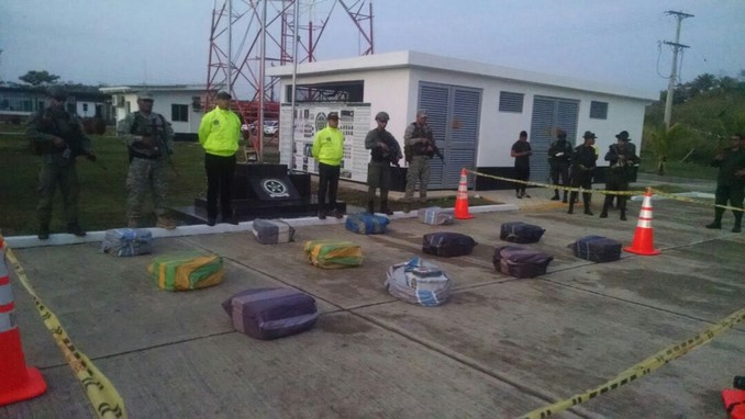 FOTOS Y VIDEO: En Necoclí incautaron 300 kilos de clorhidrato de cocaína del 'Clan del Golfo' 5 Clorhidrato de Cocaína incautada en Necoclí.