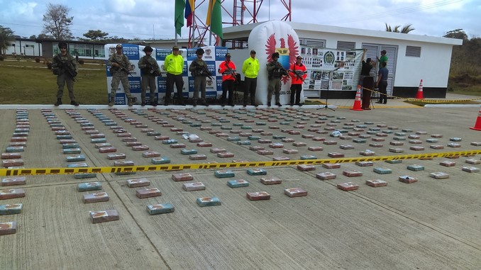 FOTOS Y VIDEO: En Necoclí incautaron 300 kilos de clorhidrato de cocaína del 'Clan del Golfo' 6 Clorhidrato de Cocaína incautada en Necoclí.