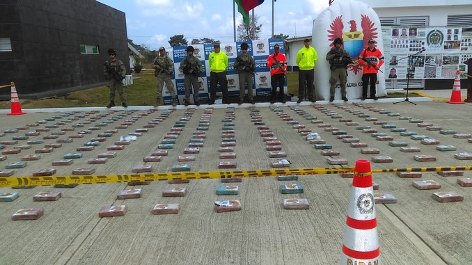 FOTOS Y VIDEO: En Necoclí incautaron 300 kilos de clorhidrato de cocaína del 'Clan del Golfo' 7 Clorhidrato de Cocaína incautada en Necoclí.
