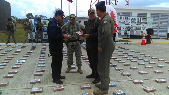 FOTOS Y VIDEO: En Necoclí incautaron 300 kilos de clorhidrato de cocaína del 'Clan del Golfo' 8 Clorhidrato de Cocaína incautada en Necoclí.